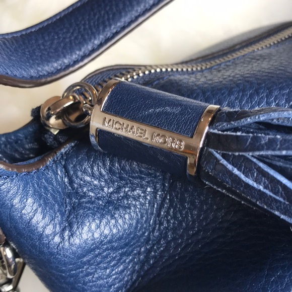 Michael Michael  Kors Blue Pebbled Shoulder Bag - Picture 3 of 8